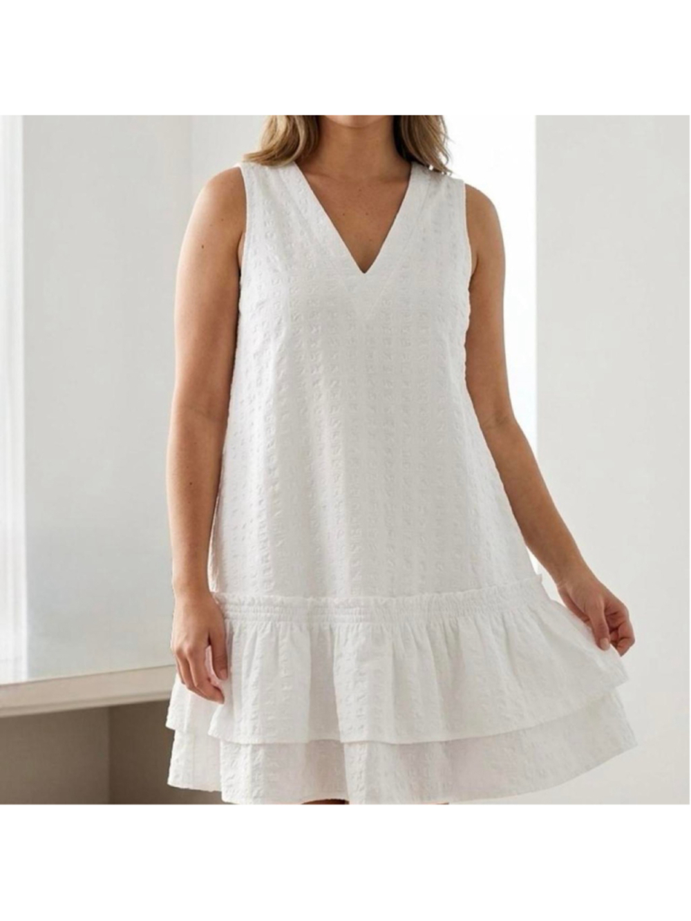 White Calvin Klein Textured Ruffle Mini Dress
Gorgeous summer dress featuring a